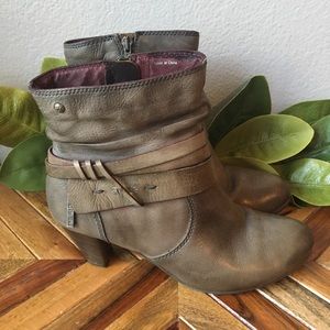 Pikolinos Verona Leather Ankle Boots